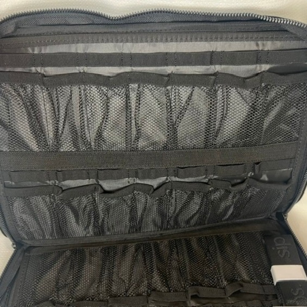 Sipps Speakeasy Mini Liquor Bottle Travel Case Bag - Black New With Tags - Picture 3 of 9